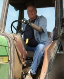 Lee Kayhart - dairy farmer & double arm amputee